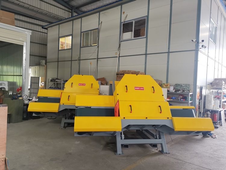 Veneer stone saw is loading and shipping to Australia Máquinas de corte de sierra de chapa delgada 2