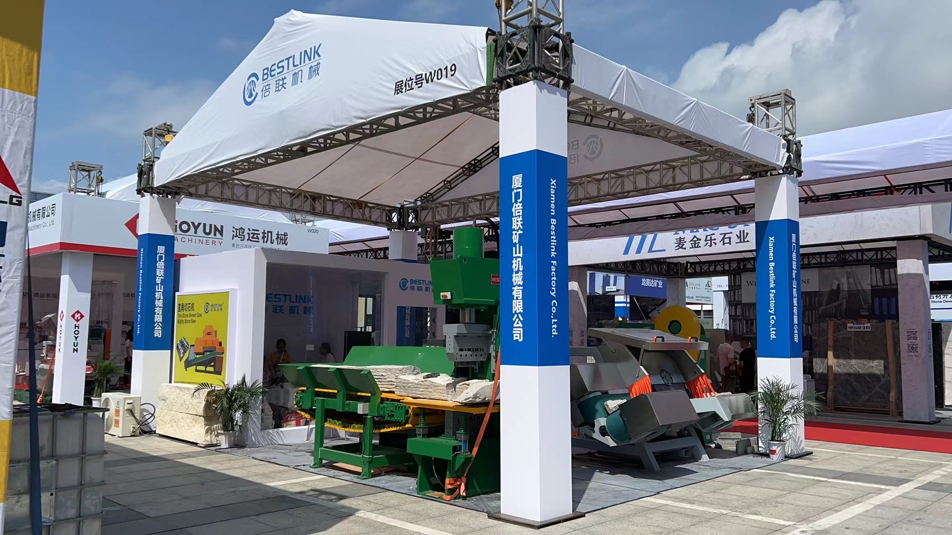 VS Serie de chapa de piedra delgada Sierra (sierra de piedra poderosa) hacen que el corte de pisos de chapa de piedra delgada y esquinas de 90 grados r&aacute;pidos, simples, de bajo mantenimiento y rentable. La &uacute;nica superficie de corte estructurada con V corta f&aacute;cilmente la cara dividida o la arenisca natural terminada, el ladrillo, la piedra caliza y otras piedras duras de hasta 16 